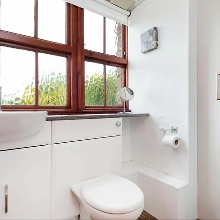 Hotel 3 Bed In Eden Valley Sz400 3*