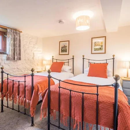 Hotel 3 Bed In Eden Valley Sz400 3*